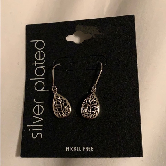 Jewelry - Silver drop earrings